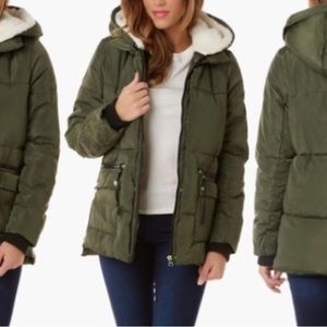 Oversized puffer with Sherpa hood